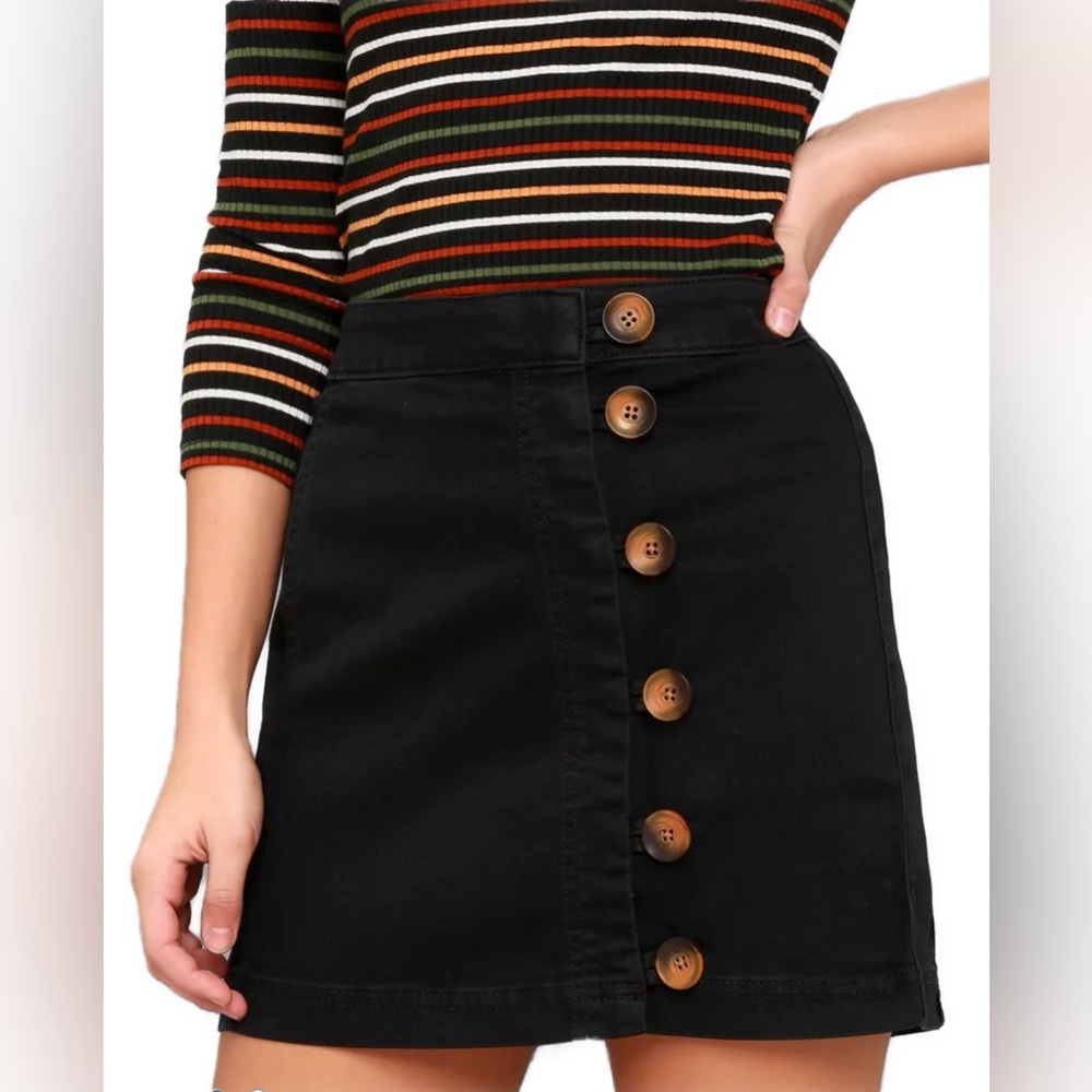 Free People- Little Daisies Black Button Front Mini Skirt, size 4